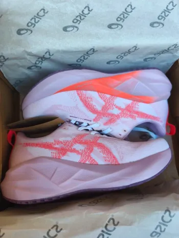 Tweedehands Asics Novablast 5 bike — afbeelding 11 van 11