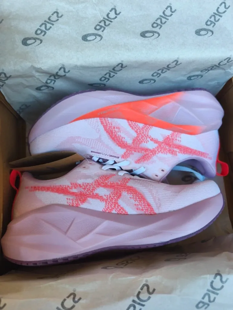 Tweedehands Asics Novablast 5 bike — afbeelding 11 van 11