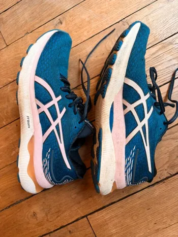 Used Asics Gel Nimbus 24 bike — image 4 of 5