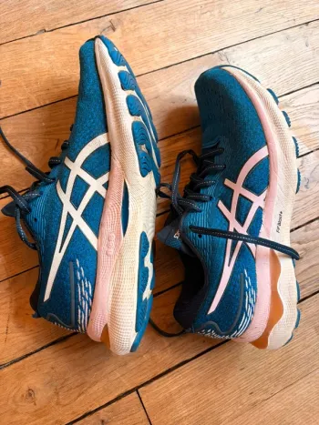 Used Asics Gel Nimbus 24 bike — image 2 of 5