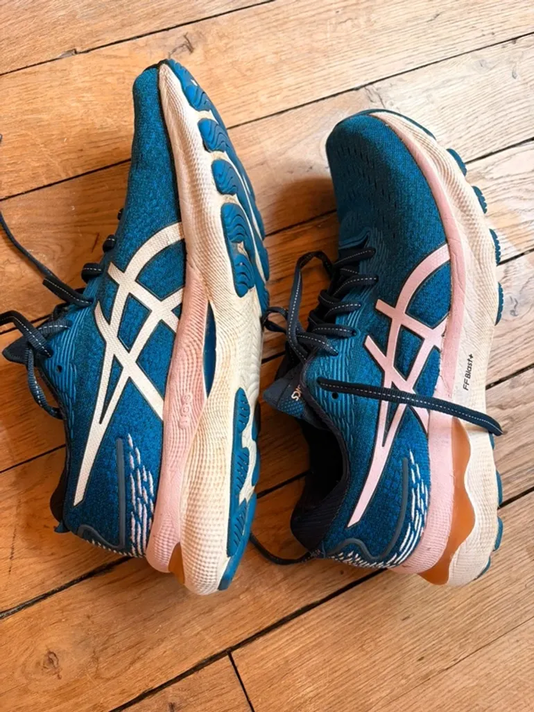 Used Asics Gel Nimbus 24 bike — image 2 of 5