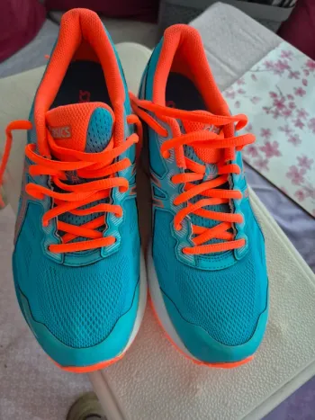 Gebrauchtes Asics Schuhe 39, 5 bike — Bild 2 von 4