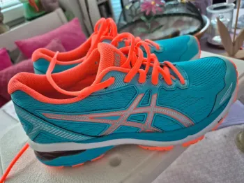 Gebrauchtes Asics Schuhe 39, 5 bike