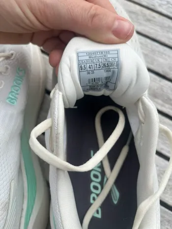 Used Brooks Ghost Max bike — image 4 of 7