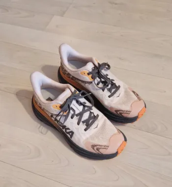 Used Hoka Challenger 7 GTX bike — image 2 of 12
