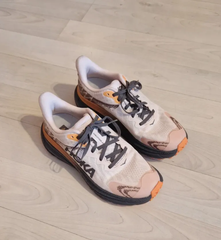 Used Hoka Challenger 7 GTX bike — image 2 of 12