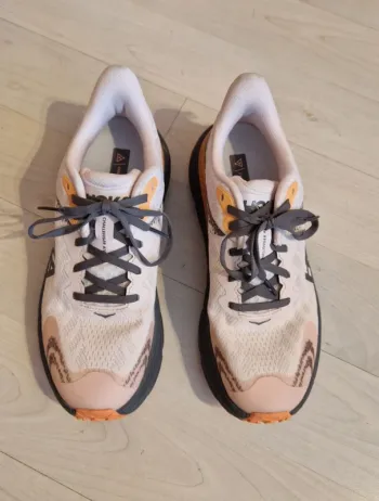 Used Hoka Challenger 7 GTX bike — image 3 of 12