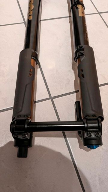 Tweedehands Fox Podium Grip X2 2026 bike — afbeelding 4 van 10