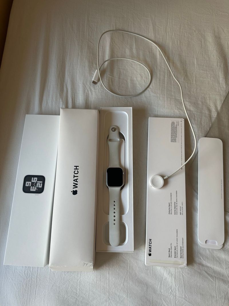 Used apple Watch SE 2022 Electronics