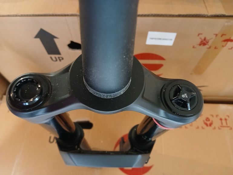 Brugt RockShox Domain R Fork 2025 bike — billede 7 af 9