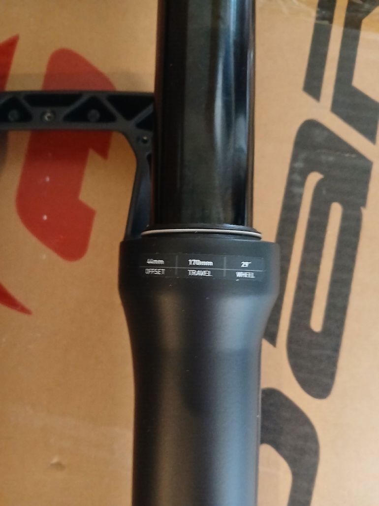 Brugt RockShox Domain R Fork 2025 bike — billede 6 af 9