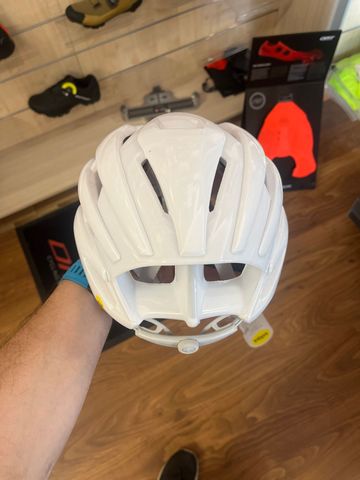 Tweedehands MET Trenta Helmet 2026 bike — afbeelding 3 van 4