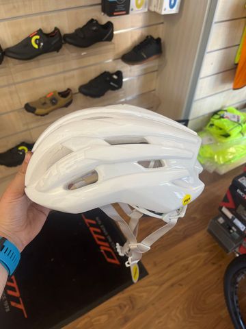 Tweedehands MET Trenta Helmet 2026 bike — afbeelding 2 van 4