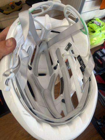 Tweedehands MET Trenta Helmet 2026 bike — afbeelding 4 van 4
