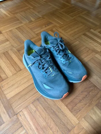 Hoka Clifton 9 GTX bike usato
