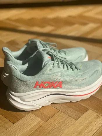 Hoka Clifton 10 bike d'occasion — image 2 sur 4