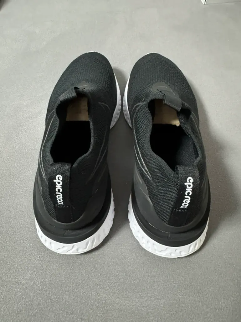 Nike Epic React Flyknit bike usato — immagine 3 di 5
