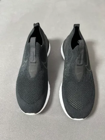 Nike Epic React Flyknit bike usato — immagine 2 di 5