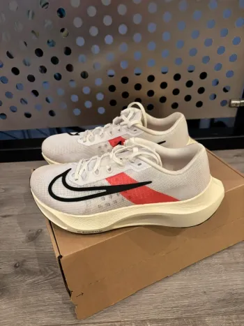 Nike Zoom Fly 5 Ekiden bike usato — immagine 6 di 9