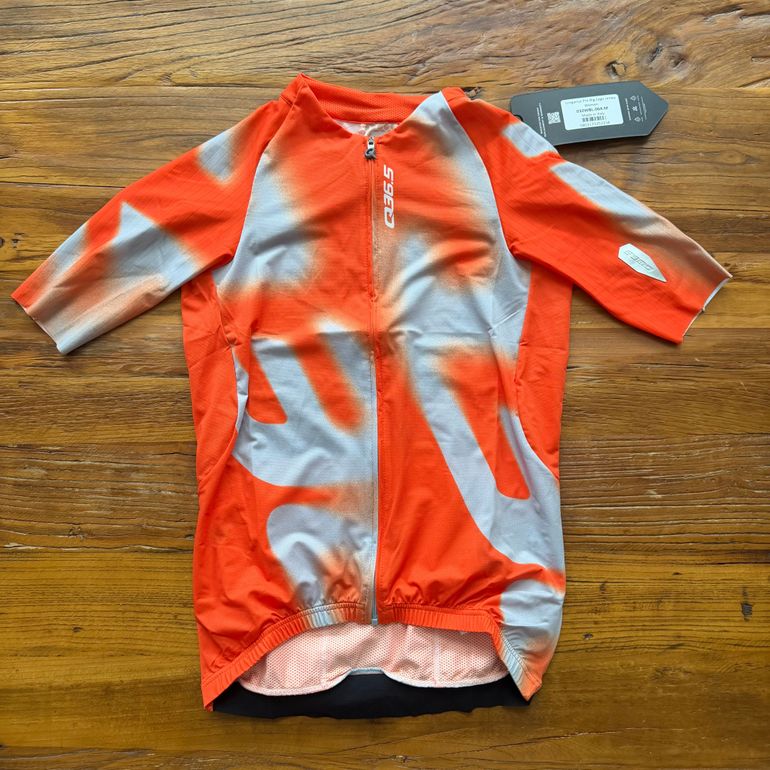 Q36.5 Gregarius Pro Big Logo Jersey Women M// NEW!! 50% OFF
