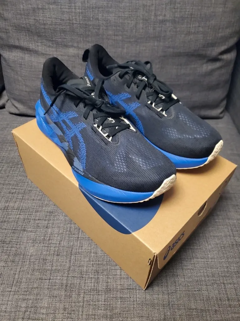 Brugt Asics Novablast 5 bike — billede 3 af 12