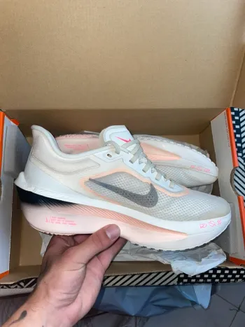 Used Nike Zoom Fly 6 bike — image 3 of 8