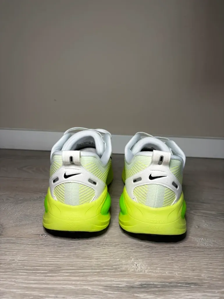 Lauf Nike Vomero 18 bike usato — immagine 2 di 4