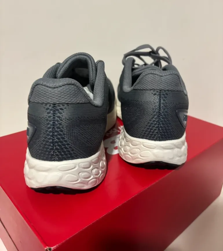 Used New Balance Fresh Foam 680 v8 bike — image 4 of 7