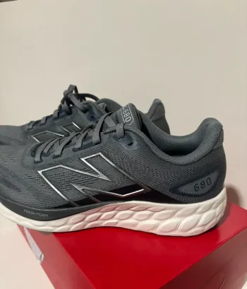 Used New Balance Fresh Foam 680 v8 bike — image 3 of 7