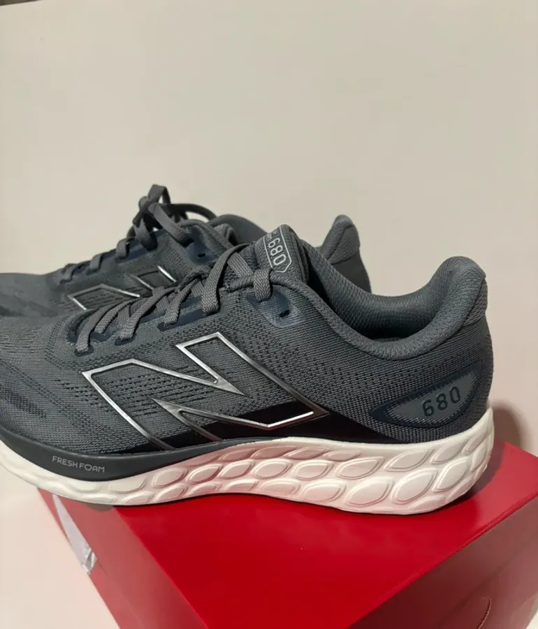 Used New Balance Fresh Foam 680 v8 bike — image 3 of 7
