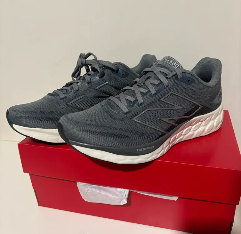 Used New Balance Fresh Foam 680 v8 bike — image 2 of 7