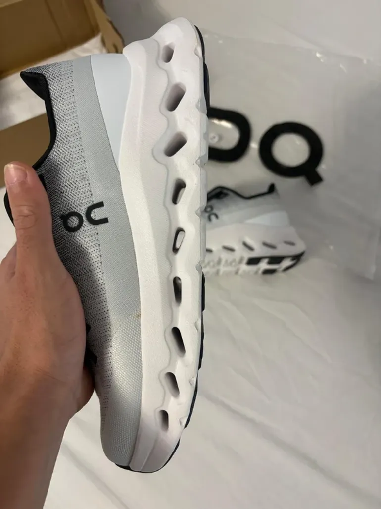 On Running On Shoes size 42 black and white bike usato — immagine 6 di 7