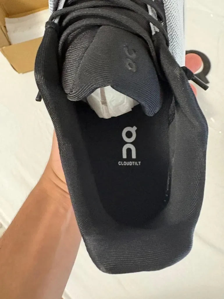 On Running On Shoes size 42 black and white bike usato — immagine 7 di 7