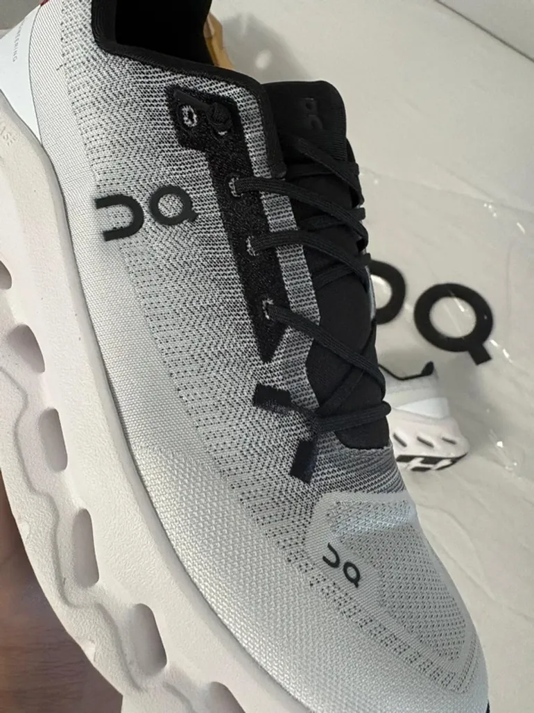 On Running On Shoes size 42 black and white bike usato — immagine 3 di 7