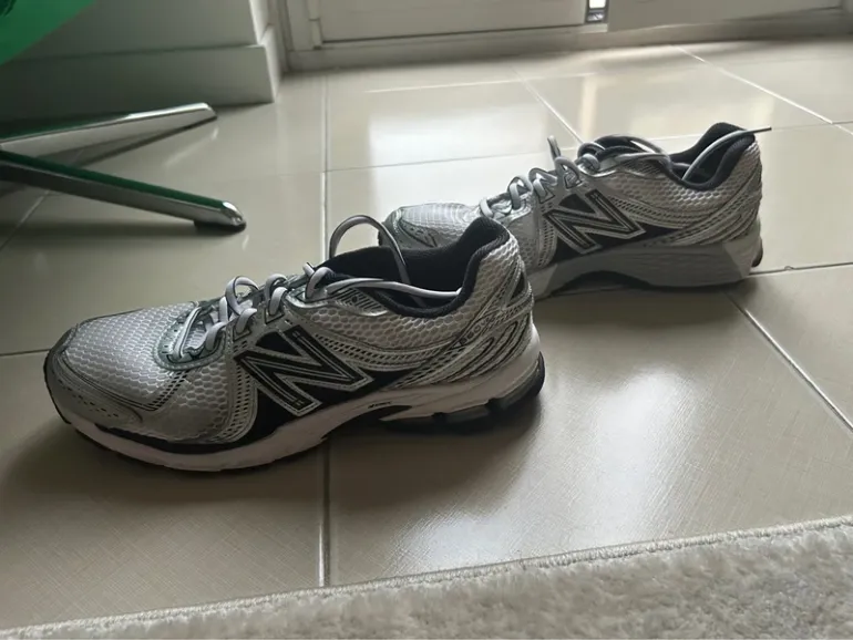 Tweedehands New Balance 860 v2 bike — afbeelding 5 van 6