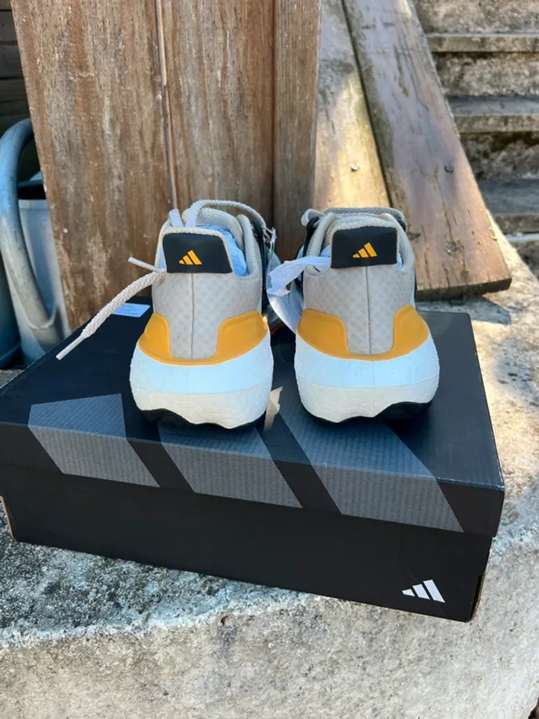 Used Adidas Ultraboost Light C RDY bike — image 6 of 8