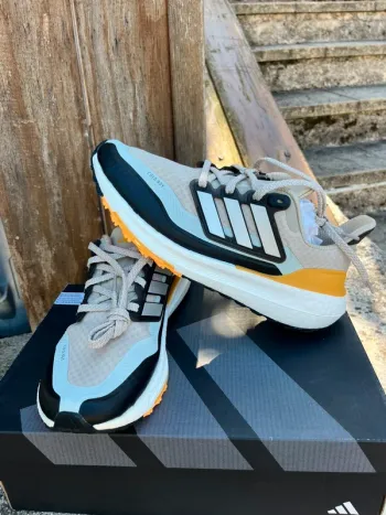 Used Adidas Ultraboost Light C RDY bike — image 4 of 8