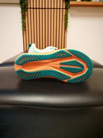 Gebrauchtes Asics Novablast 5 bike — Bild 4 von 5