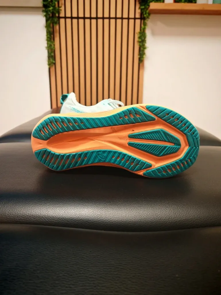 Gebrauchtes Asics Novablast 5 bike — Bild 4 von 5