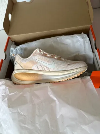 Käytetty Nike Vomero 18 bike — kuva 6 / 7