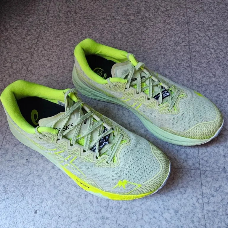 Gebrauchtes Asics fujispeed 3 bike — Bild 2 von 5