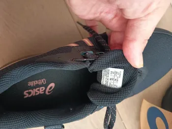 Asics Gel Venture 11 bike usato — immagine 4 di 9