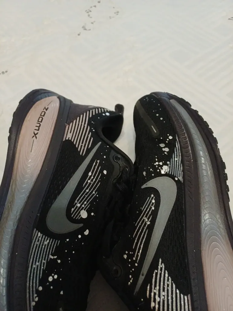 Nike Vomero 18 bike usato — immagine 13 di 15