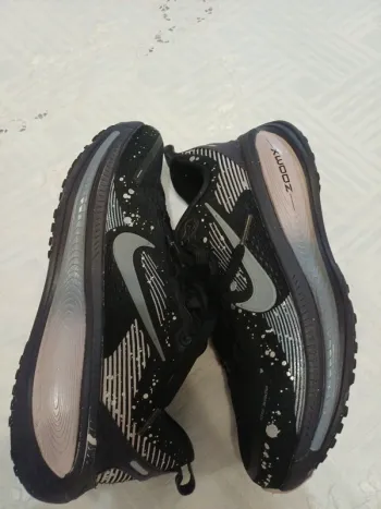 Nike Vomero 18 bike usato — immagine 14 di 15