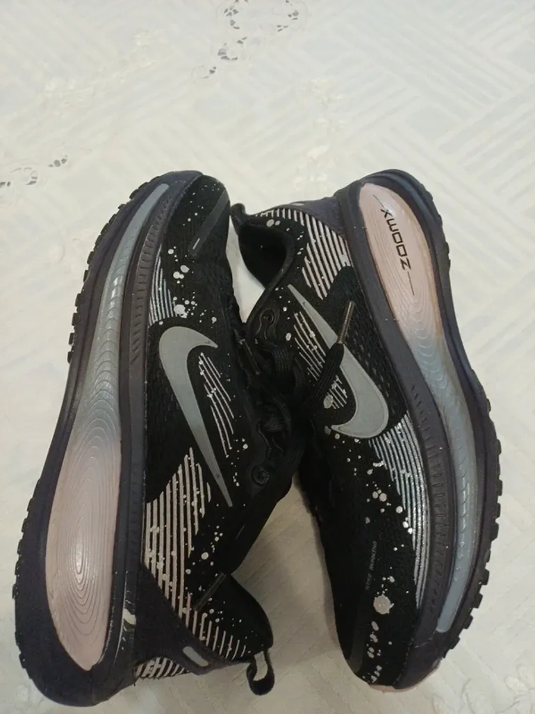 Nike Vomero 18 bike usato — immagine 14 di 15