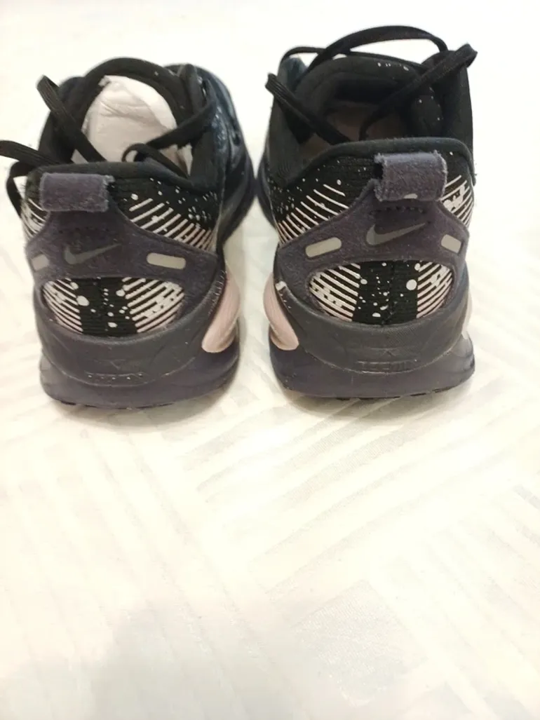 Nike Vomero 18 bike usato — immagine 4 di 15