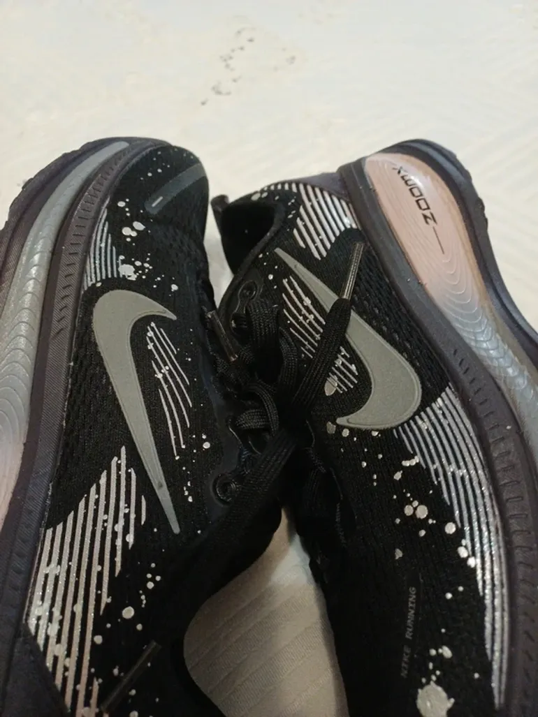 Nike Vomero 18 bike usato — immagine 15 di 15