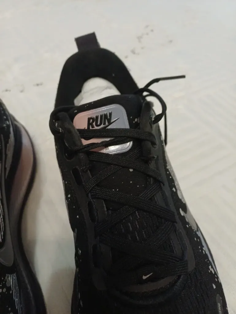 Nike Vomero 18 bike usato — immagine 3 di 15