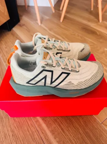 Używany New Balance FuelCell Venym bike — zdjęcie 2 z 5