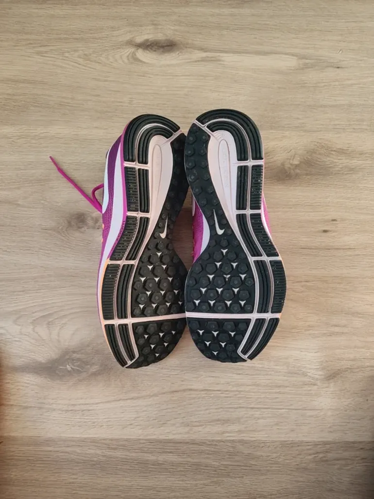 Używany Nike Laufschuhe Gr. 40, 5 bike — zdjęcie 3 z 4